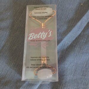 Betty's Rose Quartz Skin Care Roller New